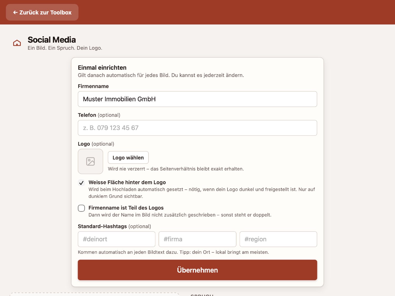 Social Media auf dem Tablet in der Makler Toolbox